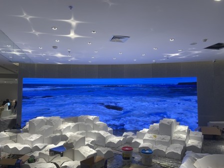 萬(wàn)達(dá)廣場(chǎng)，弧形屏，P2.5,16.4平方