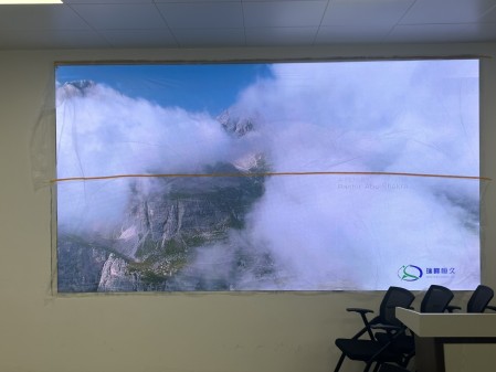 江夏***公司安裝完成   像素點(diǎn)： 2924*946 尺寸：5.44*2.08m