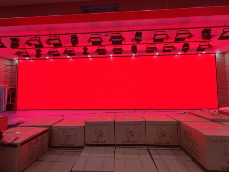 武漢**大學附屬醫(yī)院P1.86安裝調(diào)試完畢 尺寸 ：16*4.16 ； 像素點： 8600*2236