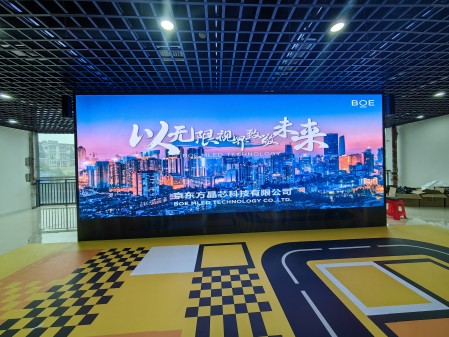 金銀湖p2.5安裝完成   尺寸：6.72×2.56 ；像素點(diǎn)：2688×1024