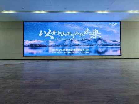 荊州某產(chǎn)業(yè)園p2.5全彩安裝調(diào)試完畢    尺寸：9.6×3.36； 像素點(diǎn)：3840×1344