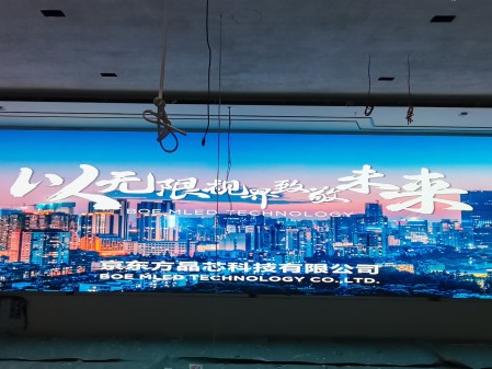 長(zhǎng)江證券BKY012A安裝完畢，尺寸12x2.7m，像素點(diǎn)9600x2160