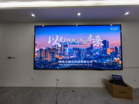 **高教科技p2指導(dǎo)安裝完成 尺寸：3.84×1.92； 像素點(diǎn)：1920×960