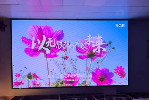 武穴**訓(xùn)練中心P1.8安裝完成 尺寸 ：4.48*2.56； 分辨率 ：2408*1376