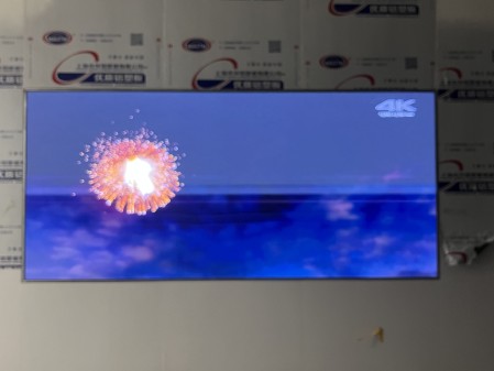 武漢***科技公司大廳小屏安裝調(diào)試完畢！ 像素點(diǎn)： 2496??1040 ；尺寸： 3.84??1.6